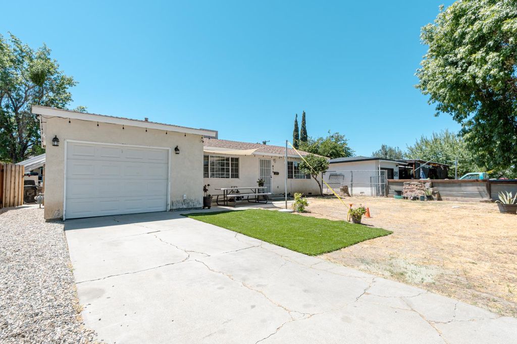 819 Jeffrey Rd, Los Banos, CA - View 2