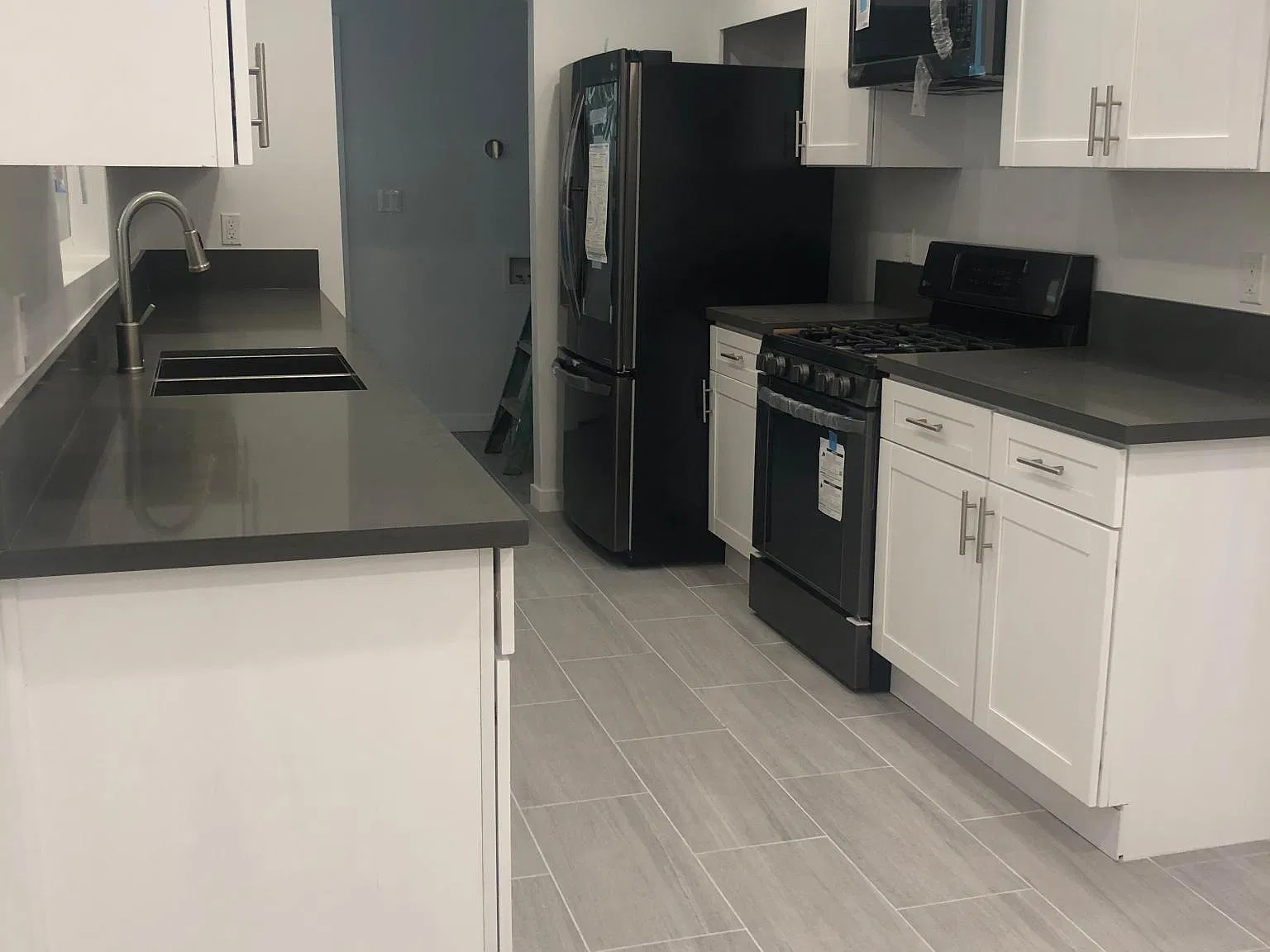 3 bed, 2.5 bath, 1950 sqft, $4,300 — Photo 4
