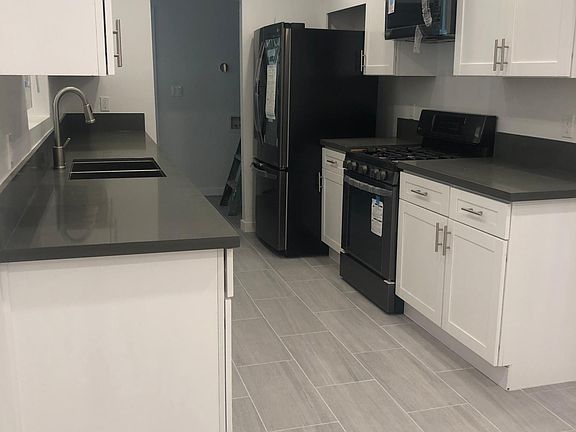 4th image of 1230 S Holt Ave