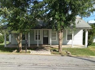 12 Elizabeth St, Canton, NC 28716
