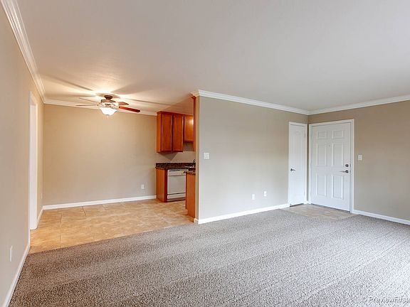3rd image of 463 Ballantyne St Unit 32