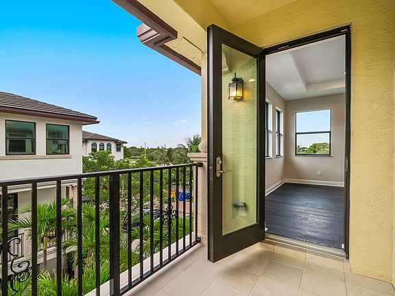 Balcony off owner s suite