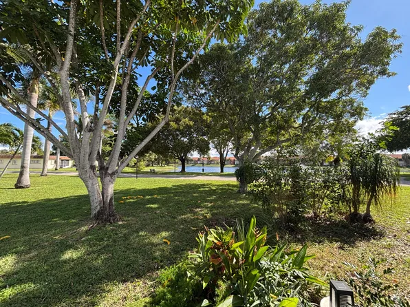 417 SW Natura Avenue #B, Deerfield Beach, FL 33441