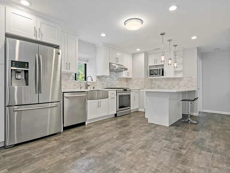 343 N Greeley Ave — Photo 5