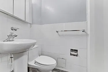 Rented by R New York