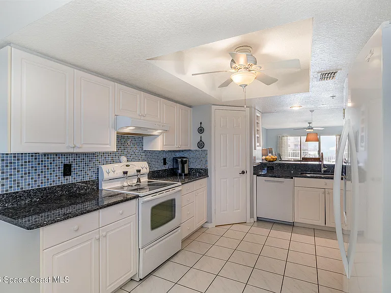 601 Shorewood Dr #G405 — Photo 11
