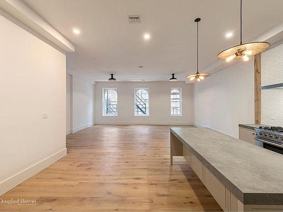 4th image of 45 White St APT 4A