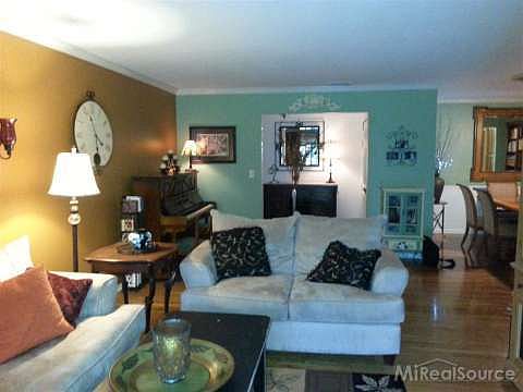 4th image of 42160 Woodward Ave Unit 18