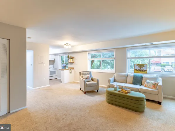 3312 S 28th St APT 304, Alexandria, VA 22302