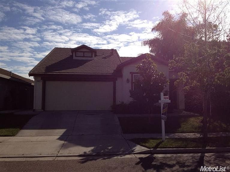 1st image of 3227 Gulf Island St