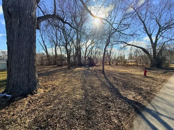 127 Lakewood Ave, Crystal Lake, IL 60014