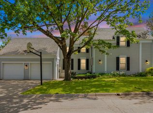 882 Laurel St, Dubuque, IA 52003