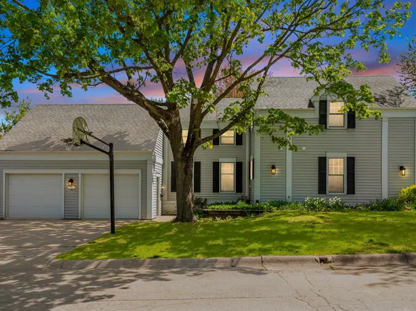 882 Laurel St, Dubuque, IA 52003