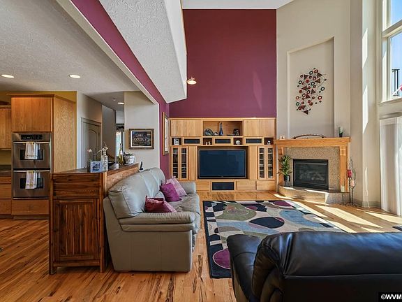 5th image of 1749 Gemma St NW