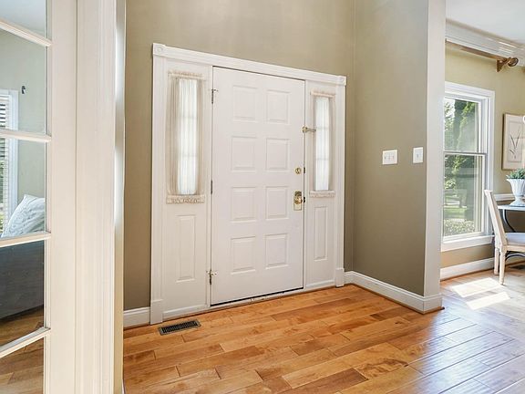 3rd image of 307 Alderwood Dr