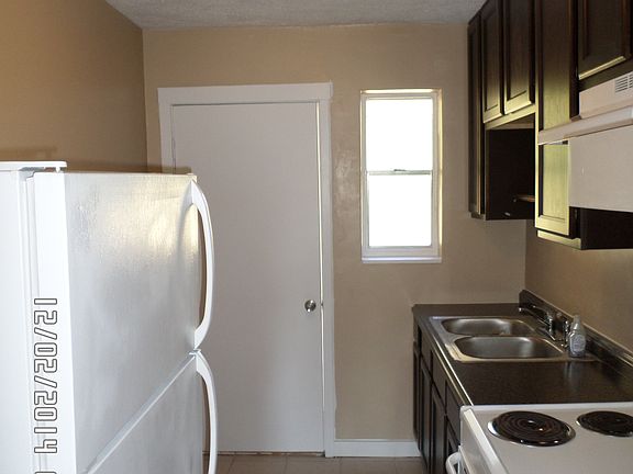 3rd image of 5 Ellis Dr