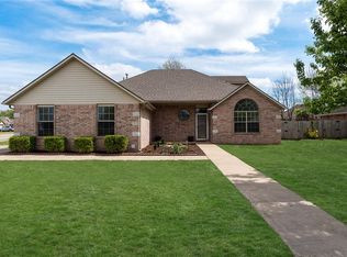 3801 SW Maple Rd, Bentonville, AR 72713