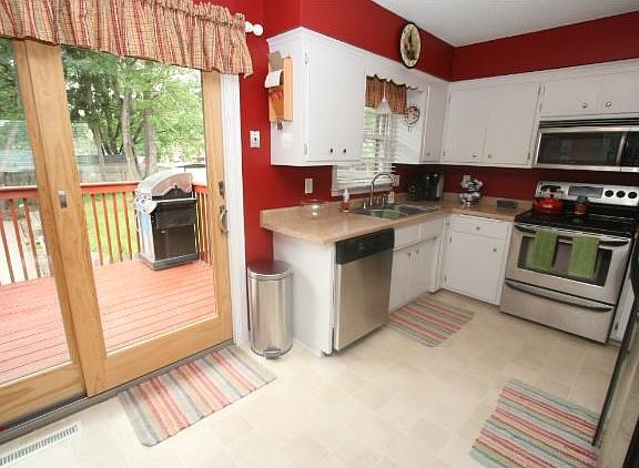 Updated Kitchen with Stainless Steel Appliances