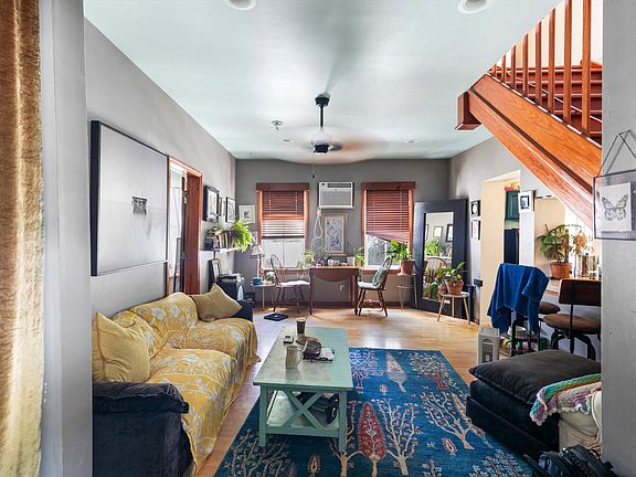 3rd image of 646 William St