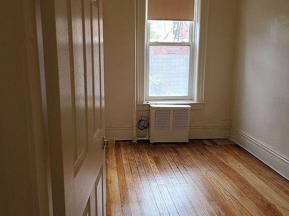 3rd image of 3174 44th St