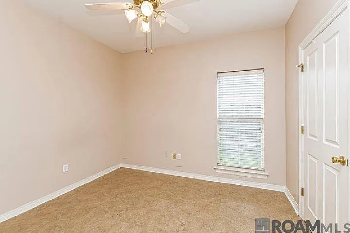 10125 Springbrook Ave — Photo 2