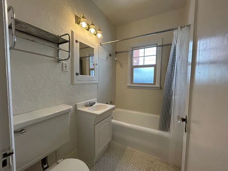 1530 NE 10th Ave #302 — Photo 4