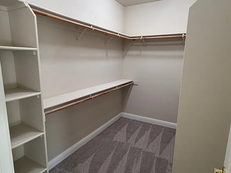 401 Cromwell Ct — Photo 17