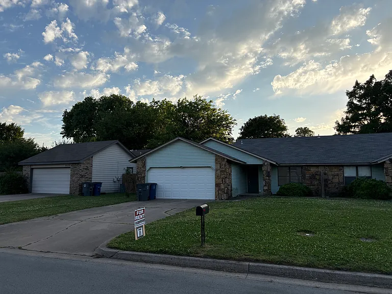 6644 S Victor Ave — Photo 1