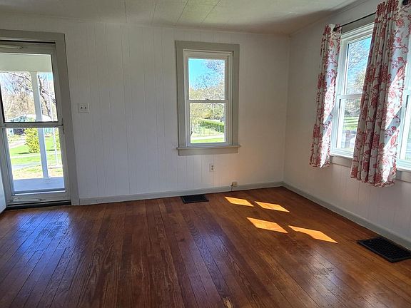 5th image of 1233 New London Rd