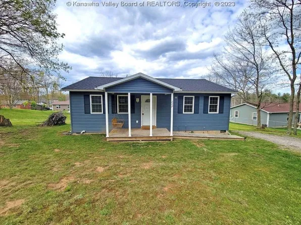 227 Briarwood Dr, Shady Spring, WV 25918
