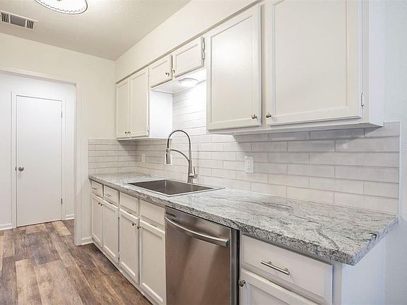 3rd image of 8715 Pineridge Dr #B