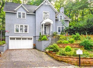 18 Fairview Ave, Roslyn, NY 11576