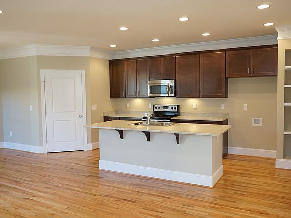 4th image of 1726 Trillium Ln