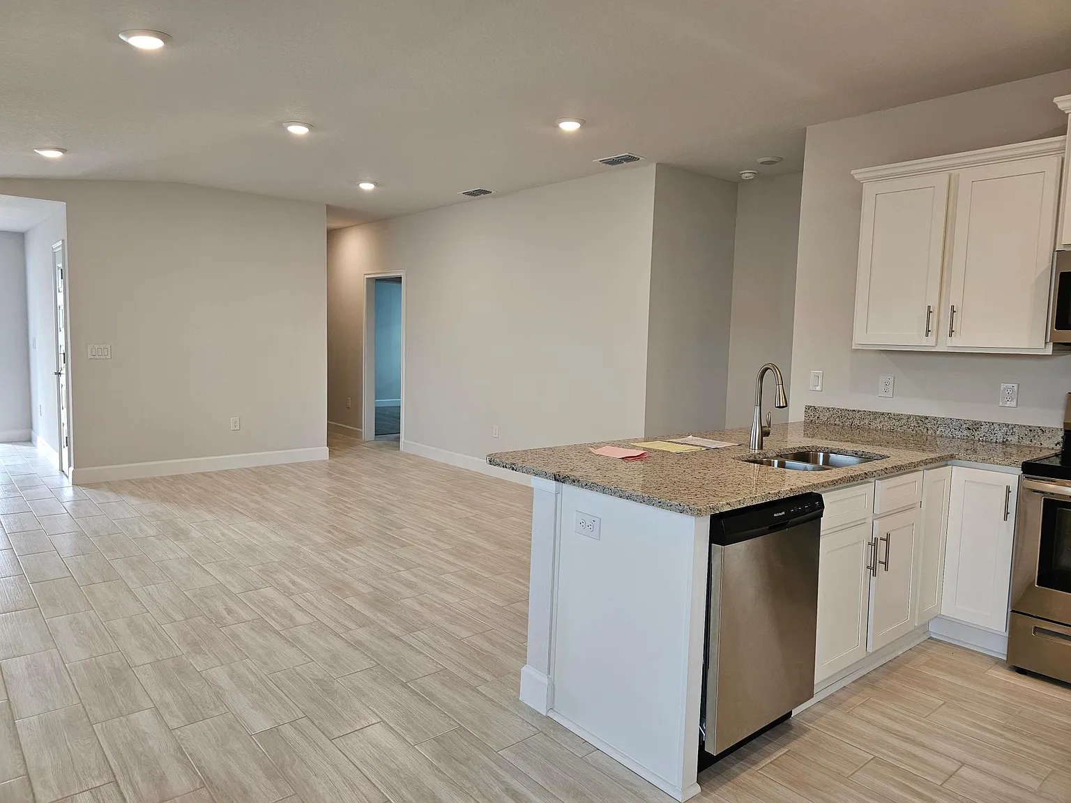 3 bed, 1415 sqft, $1,950 — Photo 4