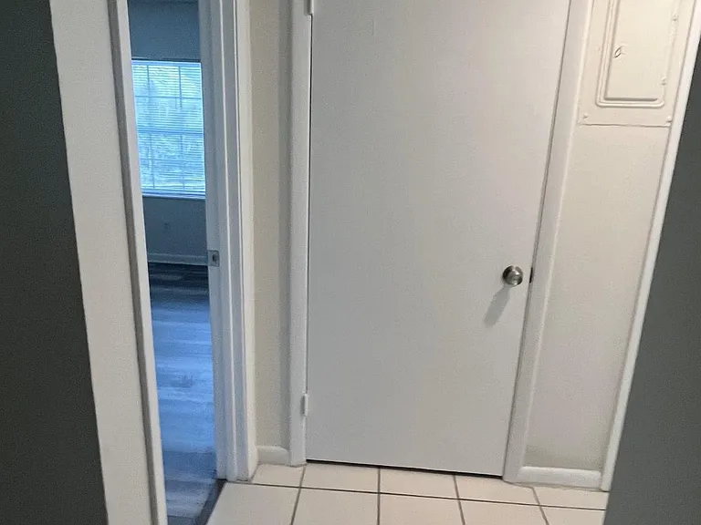 1218 Hickman Rd #2 — Photo 8