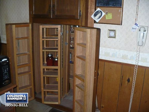 5th image of 421 Elmwood Ave