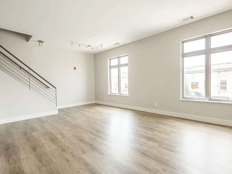 252 N Walnut St — Photo 14