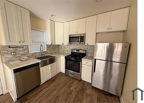 3205 Bartdon Ave — Photo 5