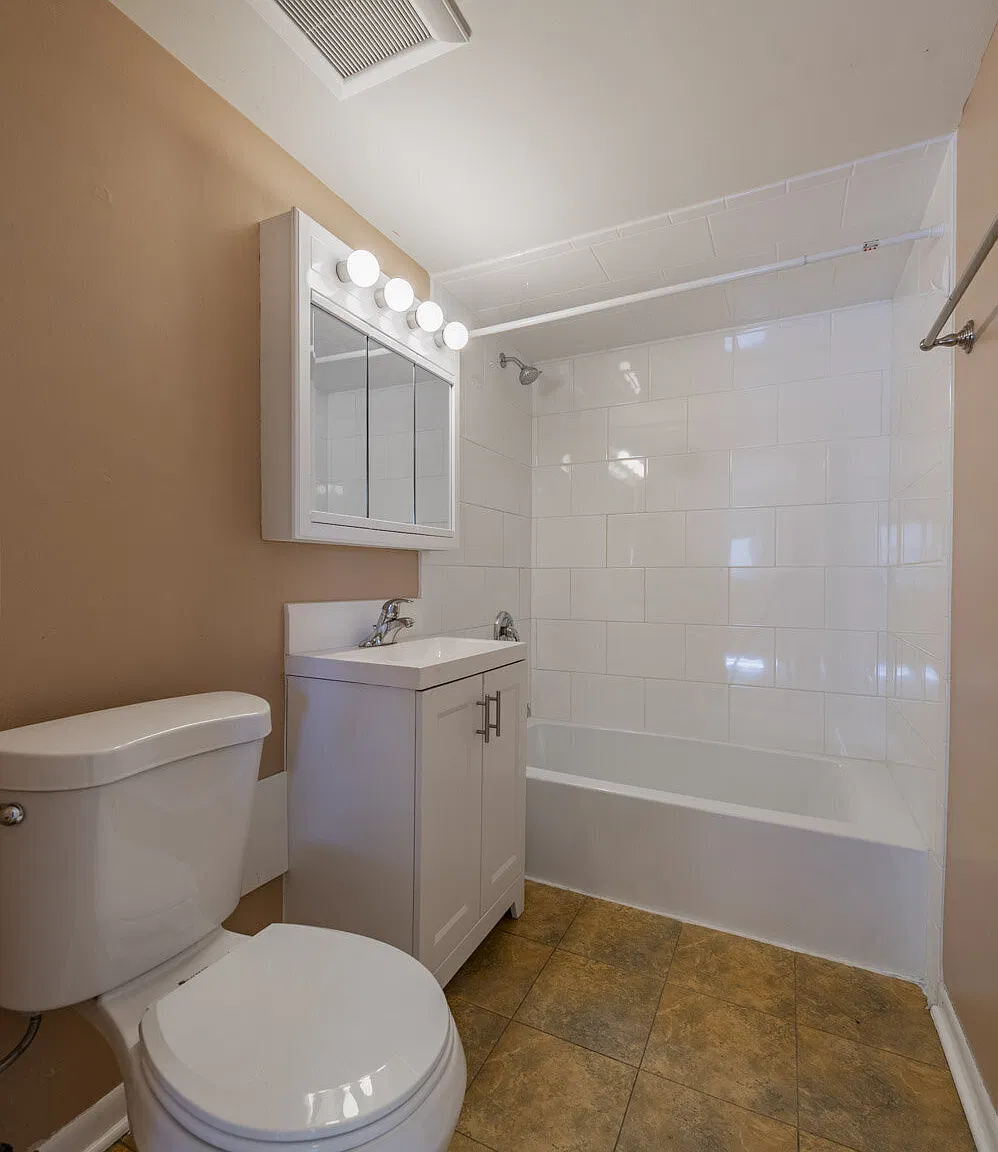 Spacious 1br/1ba in Countryside, IL — Photo 3