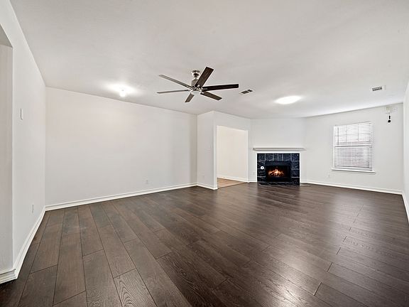 3rd image of 1104 Carmody Dr