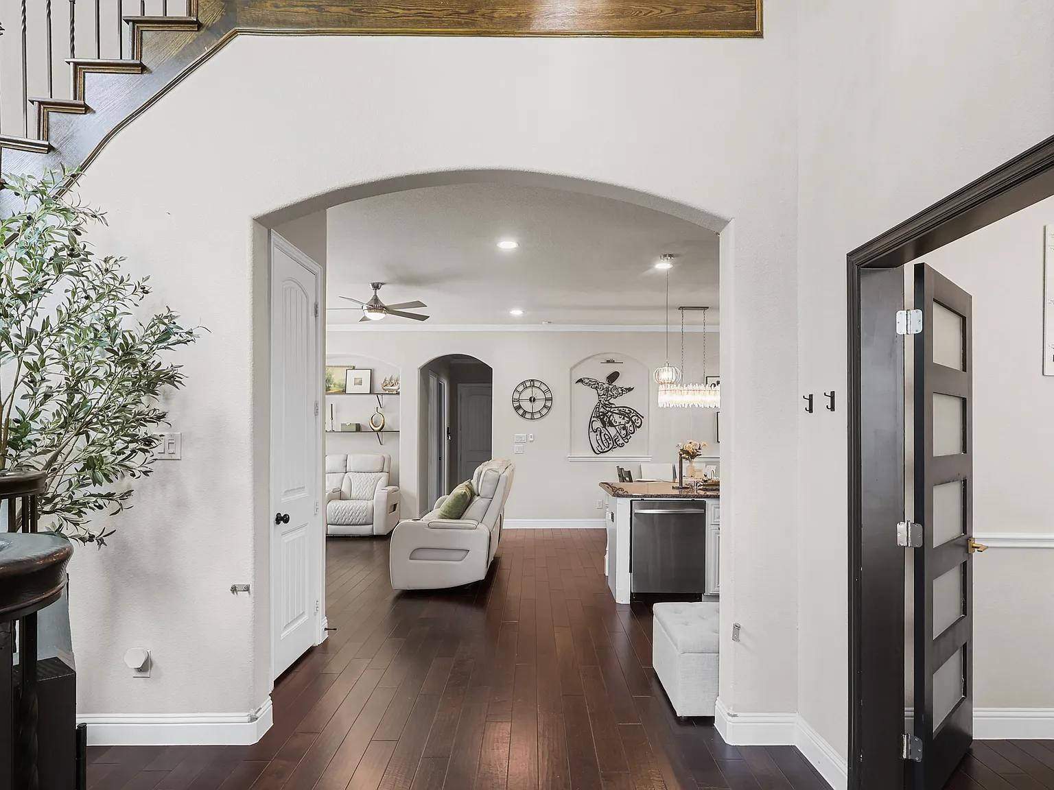 4 bed, 2709 sqft, $3,600 — Photo 4