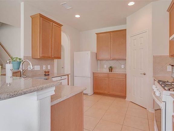 5th image of 5211 Heatherdawn Ct