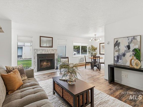 3rd image of 759 Meadows Dr APT 3