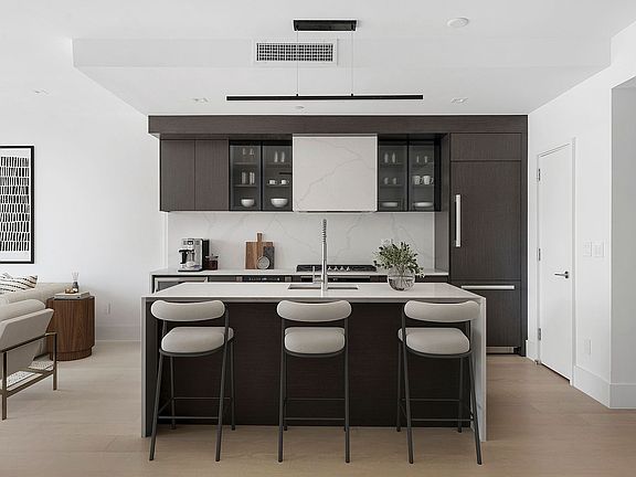 3rd image of 502 Laguardia Pl APT 3