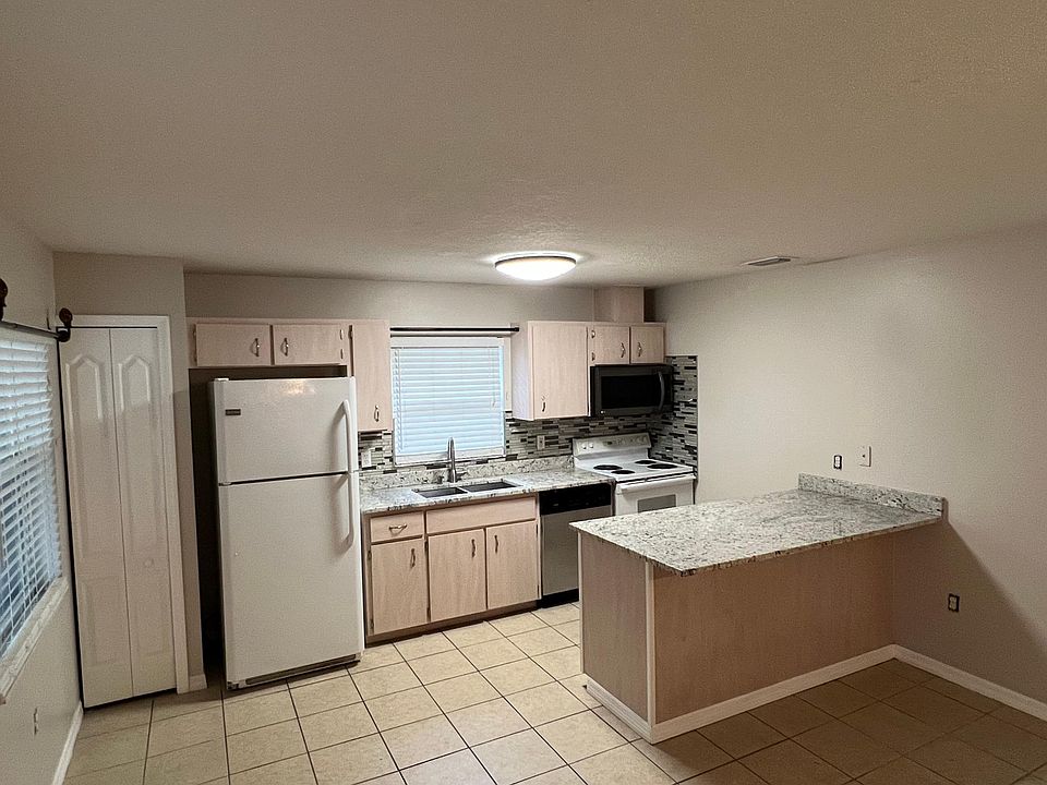 1st image of 5 Wheeler Pl #A