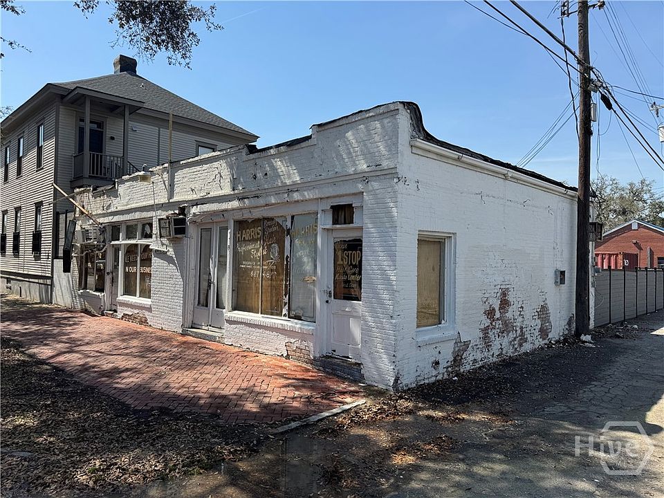2nd image of 2415 Montgomery Street