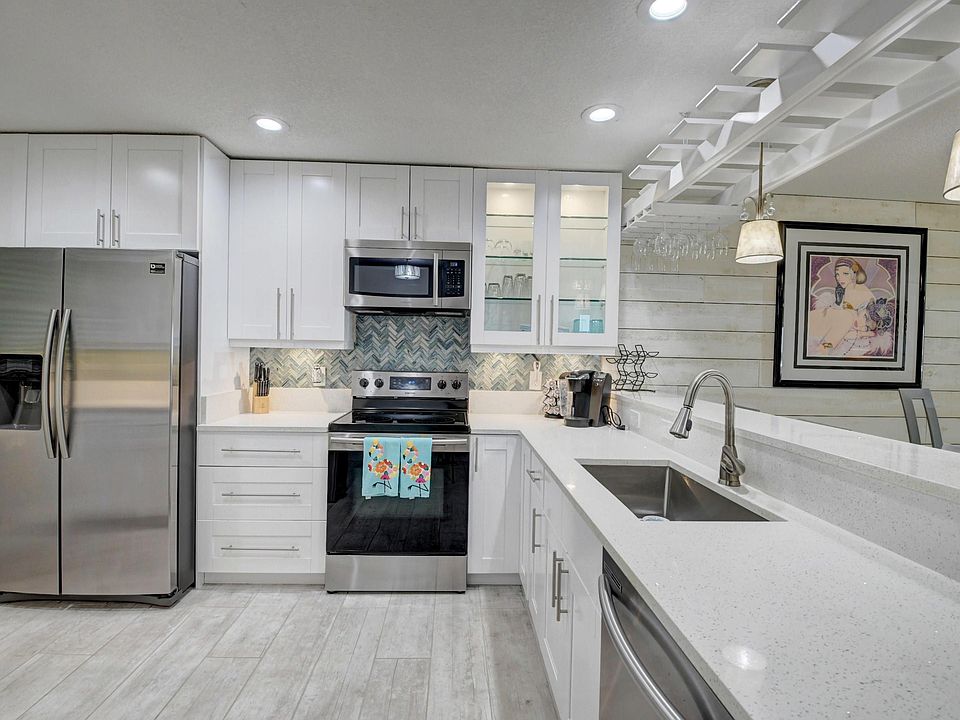 1st image of 555 Banyan Tree Ln #1111