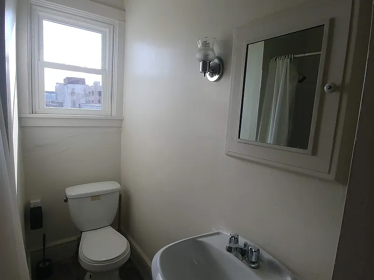 34 E Walnut St #C — Photo 11
