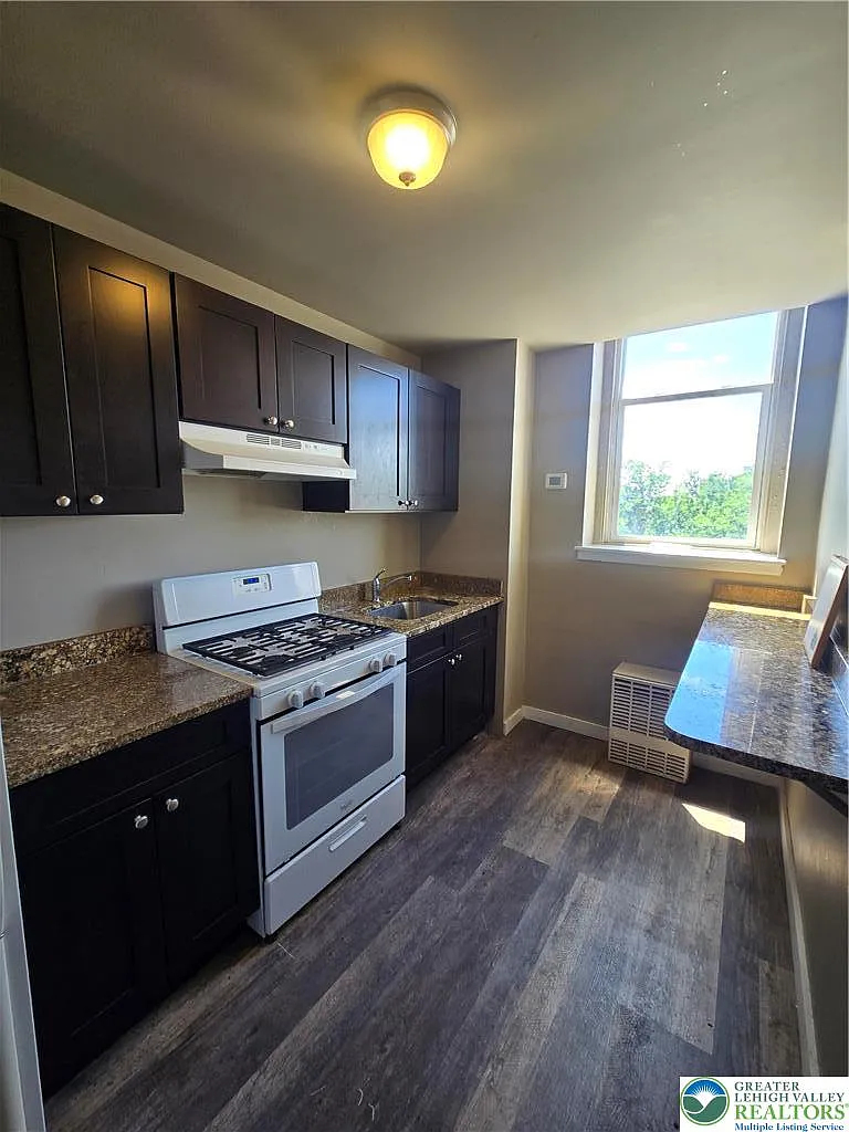 1 bed, 1.0 bath, $1,150 — Photo 4