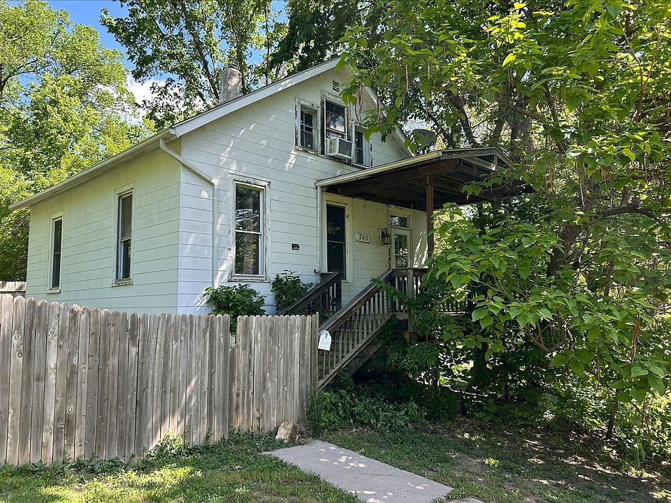 1st image of 740 E 9th St